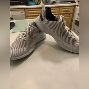 FootJoy men’s Flex XP Spike-less
Golf Shoes